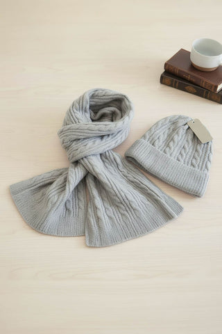GREY CABLE KNIT MATCHING SCARF & BEANIE SET